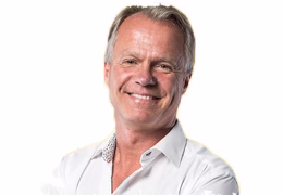 Professionellt porträttfoto av Peter Wanderydz.